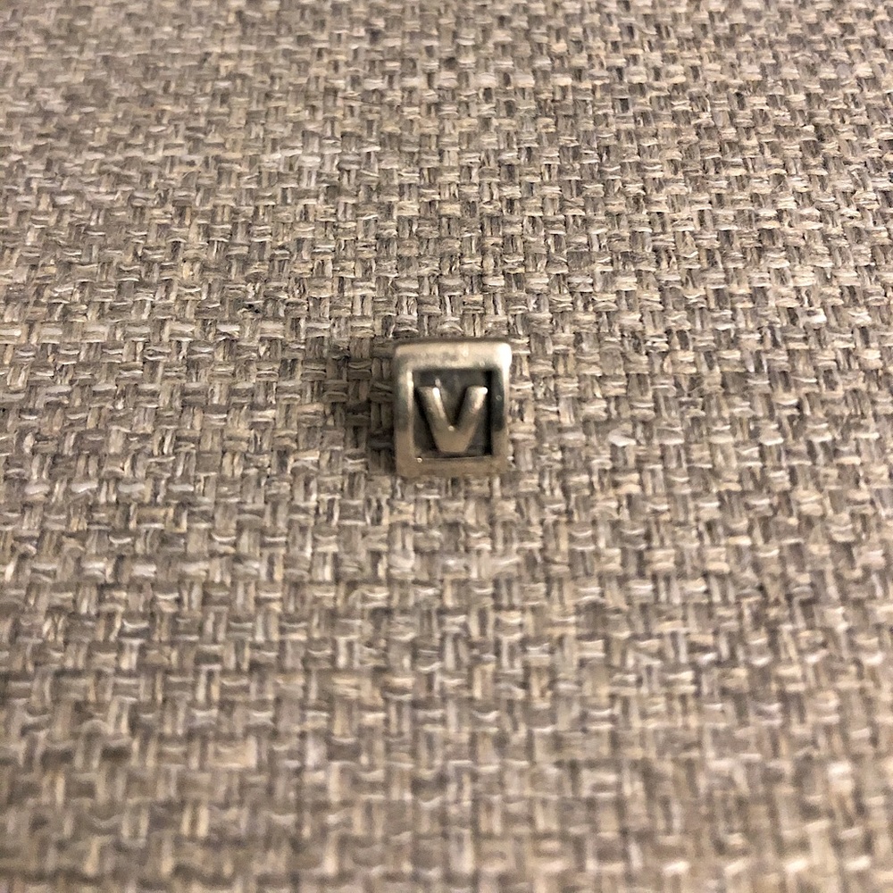 Pandora charm V initial
